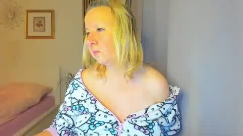 Nicole online show from 01-06-25, 04:13