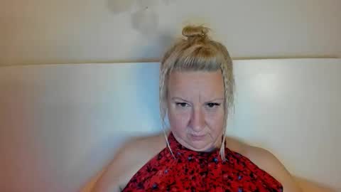 Nicole online show from 09-27-25, 05:07