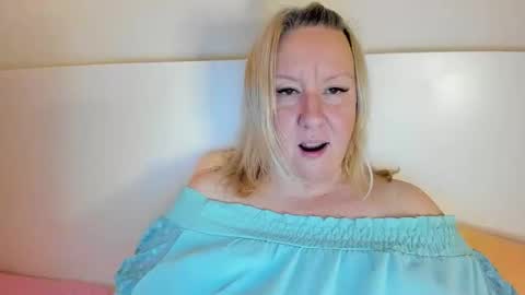 Nicole online show from 11-21-25, 06:39