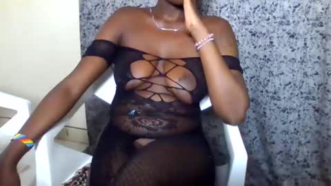 Snapshot of blonde_barby chatting on 10-14-25, 10:43 blonde_barby online show from 10-14-25, 10:43