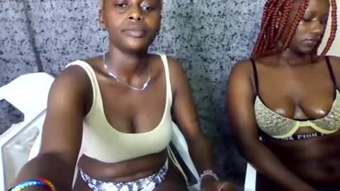 Snapshot of blonde_barby chatting on 10-17-25, 11:13 blonde_barby online show from 10-17-25, 11:13