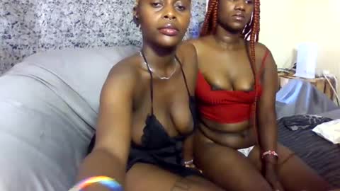 Snapshot of blonde_barby chatting on 10-29-25, 05:42 blonde_barby online show from 10-29-25, 05:42