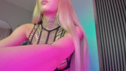 Snapshot of blondie_muller chatting on 02-17-25, 04:59 blondie_muller online show from 02-17-25, 04:59
