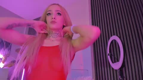 Snapshot of blondie_muller chatting on 03-06-25, 08:27 blondie_muller online show from 03-06-25, 08:27