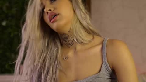 Snapshot of blondie_muller chatting on 09-12-25, 07:36 blondie_muller online show from 09-12-25, 07:36
