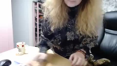 Snapshot of blondmilfs chatting on 01-15-25, 03:11 BlondMILfs online show from 01-15-25, 03:11