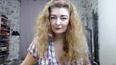 Snapshot of blondmilfs chatting on 01-28-25, 04:08 BlondMILfs online show from 01-28-25, 04:08