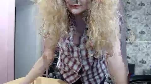 Snapshot of blondmilfs chatting on 01-28-25, 10:12 BlondMILfs online show from 01-28-25, 10:12