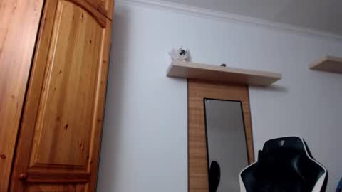 Snapshot of blondyelena chatting on 12-28-24, 02:53 blondyelena online show from 12-28-24, 02:53