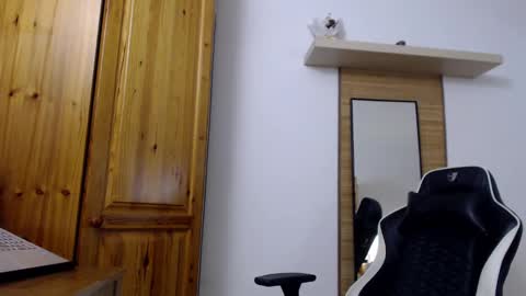 Snapshot of blondyelena chatting on 01-15-25, 08:20 blondyelena online show from 01-15-25, 08:20