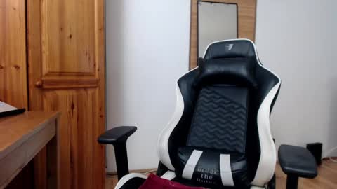 Snapshot of blondyelena chatting on 01-20-25, 08:41 blondyelena online show from 01-20-25, 08:41