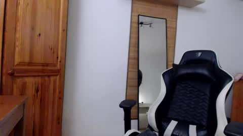 Snapshot of blondyelena chatting on 03-06-25, 09:03 blondyelena online show from 03-06-25, 09:03