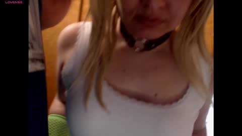 Snapshot of blontsex chatting on 01-27-25, 07:03 Blontsex online show from 01-27-25, 07:03