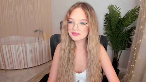 Sophia online show from 01-15-25, 11:43