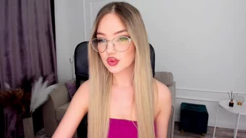 Sophia online show from 01-17-25, 10:56