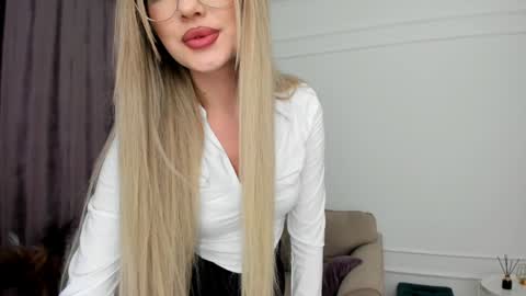 Sophia online show from 01-18-25, 02:03