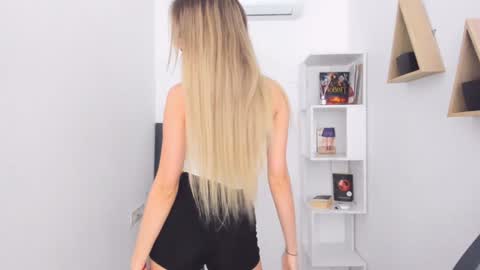 Sophia online show from 01-25-25, 07:49