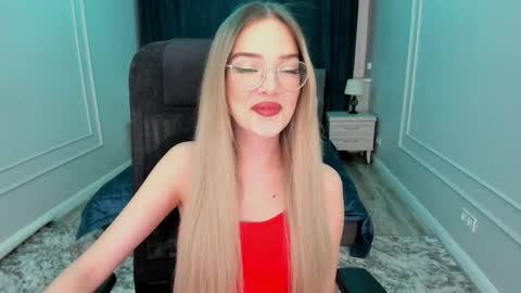 Sophia online show from 01-30-25, 07:37