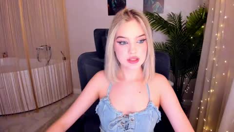 Sophia online show from 03-09-25, 01:46