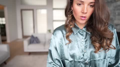 Emma Bloom online show from 01-12-25, 08:36