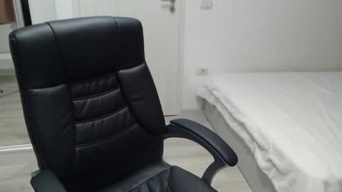 Snapshot of blue_eyes96 chatting on 10-04-25, 04:49 Juliet online show from 10-04-25, 04:49