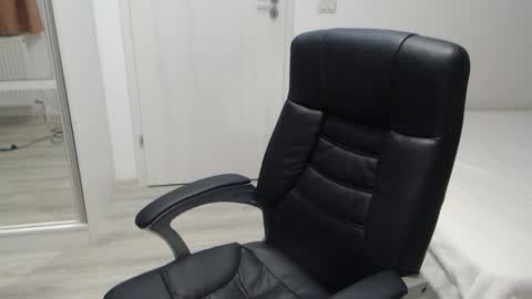 Snapshot of blue_eyes96 chatting on 10-08-25, 04:26 Juliet online show from 10-08-25, 04:26