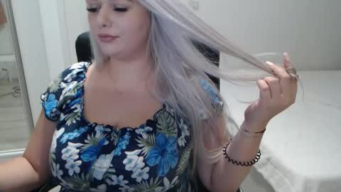 Snapshot of blue_eyes96 chatting on 10-09-25, 04:38 Juliet online show from 10-09-25, 04:38