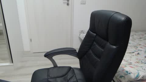 Snapshot of blue_eyes96 chatting on 11-11-25, 05:35 Juliet online show from 11-11-25, 05:35