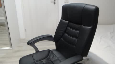 Snapshot of blue_eyes96 chatting on 12-13-25, 07:53 Juliet online show from 12-13-25, 07:53