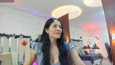Snapshot of blue_tay1 chatting on 10-16-25, 11:44 blue_tay1 online show from 10-16-25, 11:44