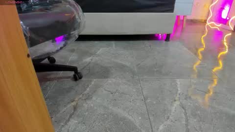 Snapshot of blue_tay1 chatting on 10-25-25, 11:40 blue_tay1 online show from 10-25-25, 11:40