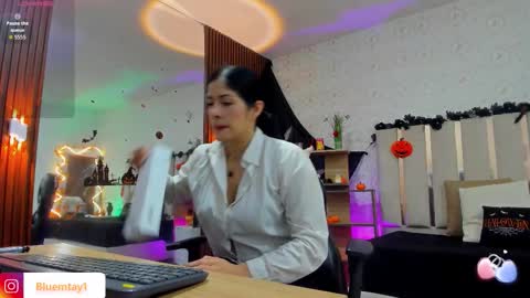 Snapshot of blue_tay1 chatting on 10-27-25, 12:09 blue_tay1 online show from 10-27-25, 12:09