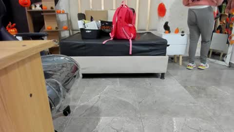 Snapshot of blue_tay1 chatting on 10-28-25, 11:58 blue_tay1 online show from 10-28-25, 11:58