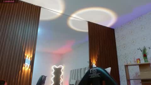 Snapshot of blue_tay1 chatting on 11-10-25, 12:37 blue_tay1 online show from 11-10-25, 12:37