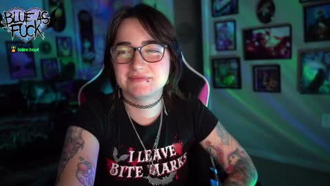 Snapshot of blueasfuck chatting on 12-16-24, 01:42 Blue online show from 12-16-24, 01:42