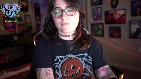 Snapshot of blueasfuck chatting on 01-11-25, 01:16 Blue online show from 01-11-25, 01:16