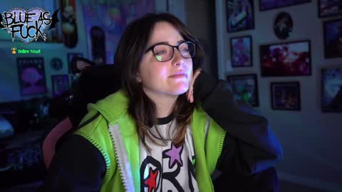 Snapshot of blueasfuck chatting on 01-17-25, 03:12 Blue online show from 01-17-25, 03:12