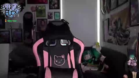 Snapshot of blueasfuck chatting on 09-26-25, 01:09 Blue online show from 09-26-25, 01:09