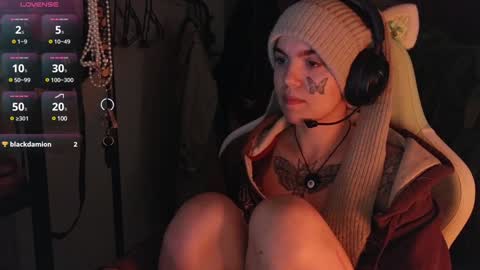 Snapshot of bluedweeb chatting on 01-09-25, 06:17 Blue online show from 01-09-25, 06:17