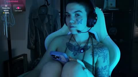 Snapshot of bluedweeb chatting on 03-07-25, 10:56 Blue online show from 03-07-25, 10:56