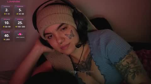 Snapshot of bluedweeb chatting on 10-14-25, 02:23 Blue online show from 10-14-25, 02:23