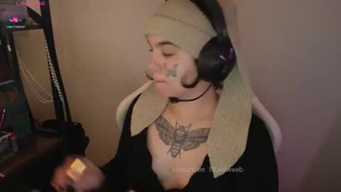 Snapshot of bluedweeb chatting on 02-08-26, 05:00 Blue online show from 02-08-26, 05:00