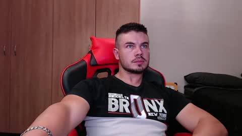 blueeyeboy0 online show from 01-07-25, 09:35