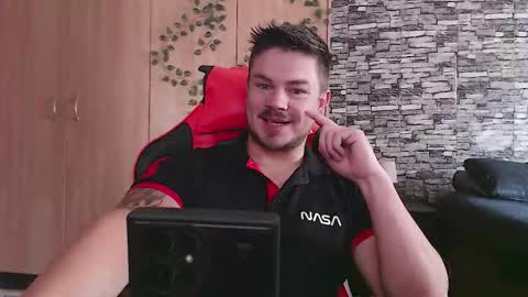 blueeyeboy0 online show from 09-12-25, 06:57