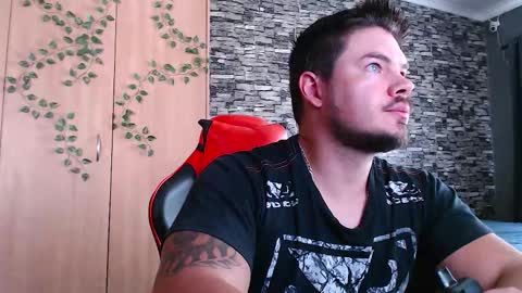 blueeyeboy0 online show from 11-06-25, 06:58