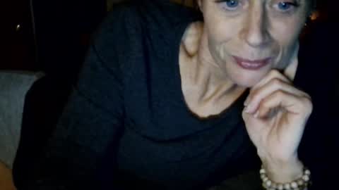 Snapshot of blueeyedlie chatting on 12-18-25, 08:31 Blueeyedlie online show from 12-18-25, 08:31
