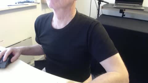 blueeyesn8 online show from 10-10-25, 09:08