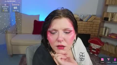 Hi my name is Lunaray online show from 12-22-25, 10:45