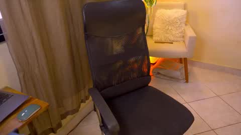 FLORAA online show from 02-13-26, 01:51