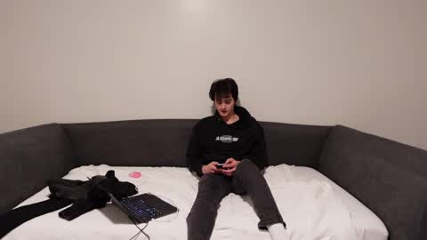 Snapshot of bluskyzz chatting on 02-13-25, 01:40 BluSky online show from 02-13-25, 01:40